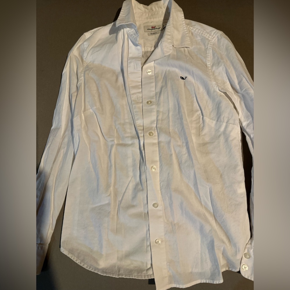 Vineyard Vines long sleeve button up classic shirt. Women’s size 4.
